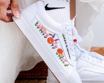 Vans bordadas personalizadas, Vans bordadas con flores para bodas, Zapatos de novia bordados con flores, Zapatillas bordadas con fecha y nombre, Regalo de boda