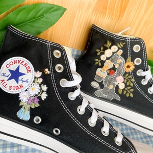 Converse brodée/ Converse Custom Logo Bouquets et fleurs / Converse High Tops brodés/ Chaussures Converse de mariage/ Converse personnalisée