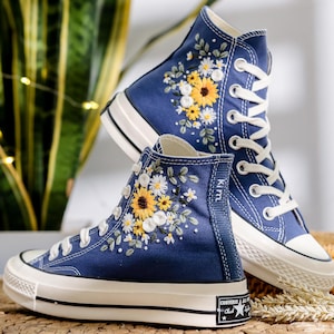 Embroidered Converse High Tops, Wedding Shoes Embroidery Sunflower, Bridal Flowers Embroidered Sneaker, Daisy, Sunflower Embroidery Converse