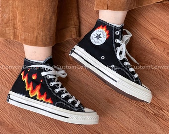 Converse Chuck Taylor personalizadas de los años 70 / Converse con bordado de fuego / Zapatillas Converse con bordado de fuego / Logotipo bordado Cool Fire / Regalo para ella