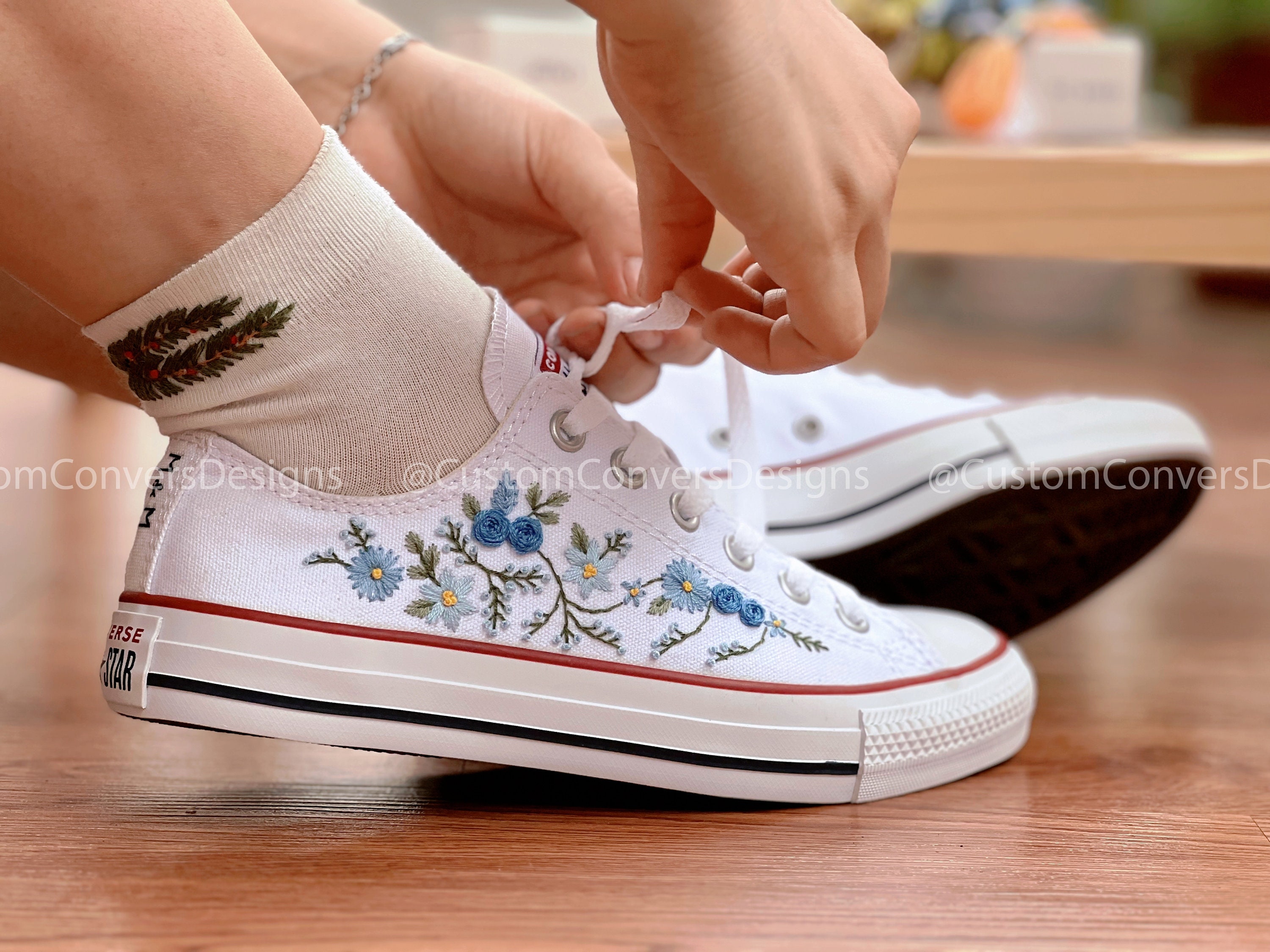 Leia for mig at lege Blue Floral Converse - Etsy UK