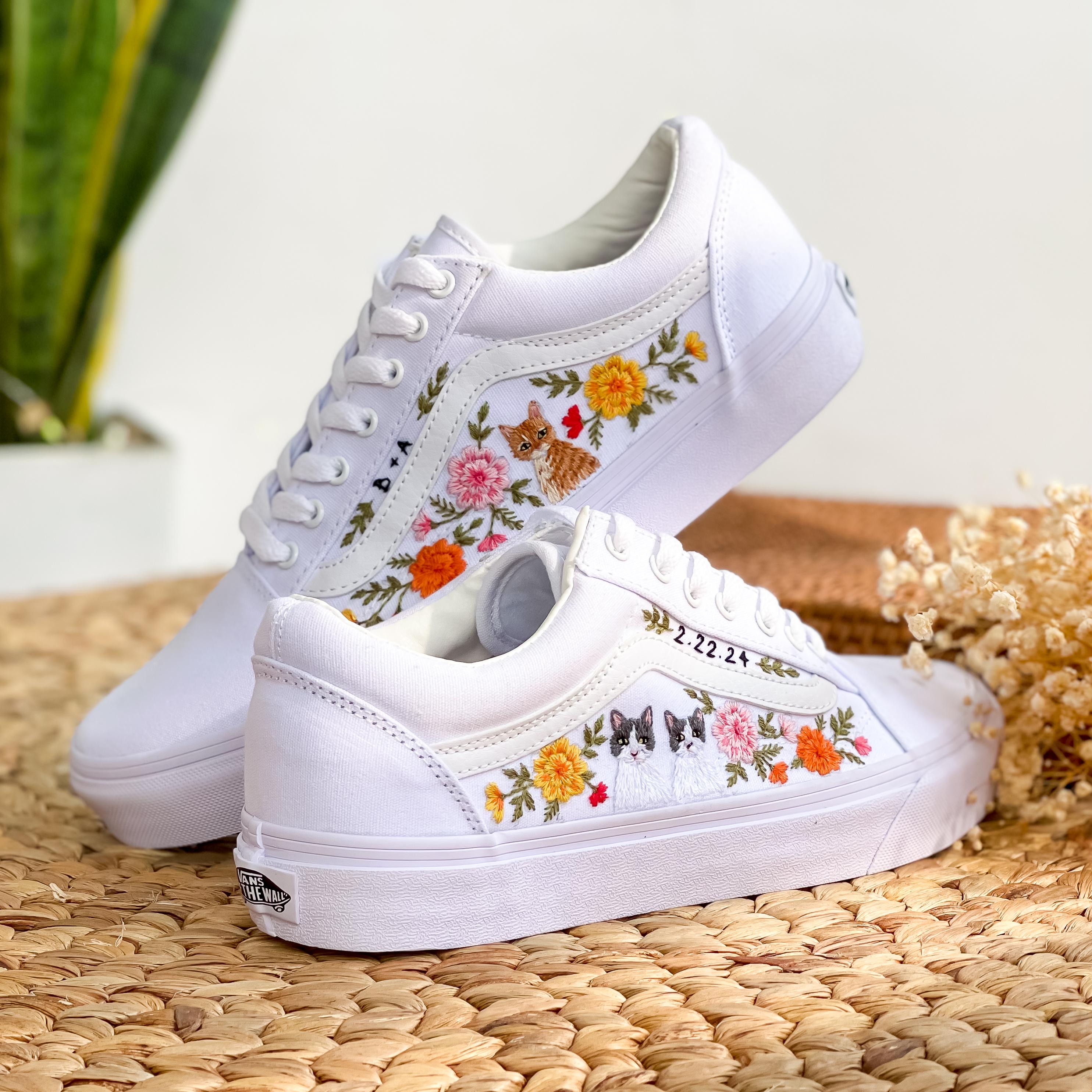 ペットの刺繍入りウェディングバンズ、猫の刺繍入りシューズ、名前と