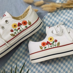Geborduurd converse / Converse Custom Low Zonnebloem Borduurwerk / Bruiloft Converse Schoenen / Custom Converse Chuck Taylor 1970s Borduurwerk Logo