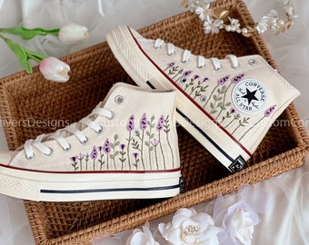 Bestickte Sneakersblume/Converse Lavendel Blume/gestickte Blume/gestickte Blumen/bestickte Blumen/Lavendel Geschenke