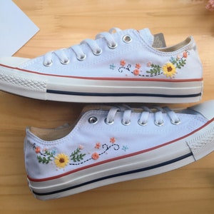 Embroidered Converse/Flower Converse/Custom Converse/ Embroidery LOW Converse/Sunflower Converse Hand Embroidery Flowers Flowers Unique
