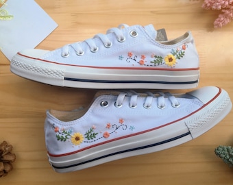 Converse bordados/Converse de flores/Converse personalizados/Converse bajos bordados/Converse de girasol Flores bordadas a mano Flores únicas