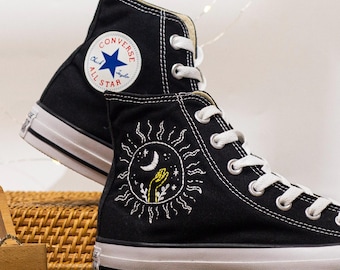 Haftowane buty Converse Chuck Taylor High Tops, Mistyczne haftowane trampki z gwiazdami słońca i księżyca, Haftowane buty na zamówienie, Wyjątkowy prezent