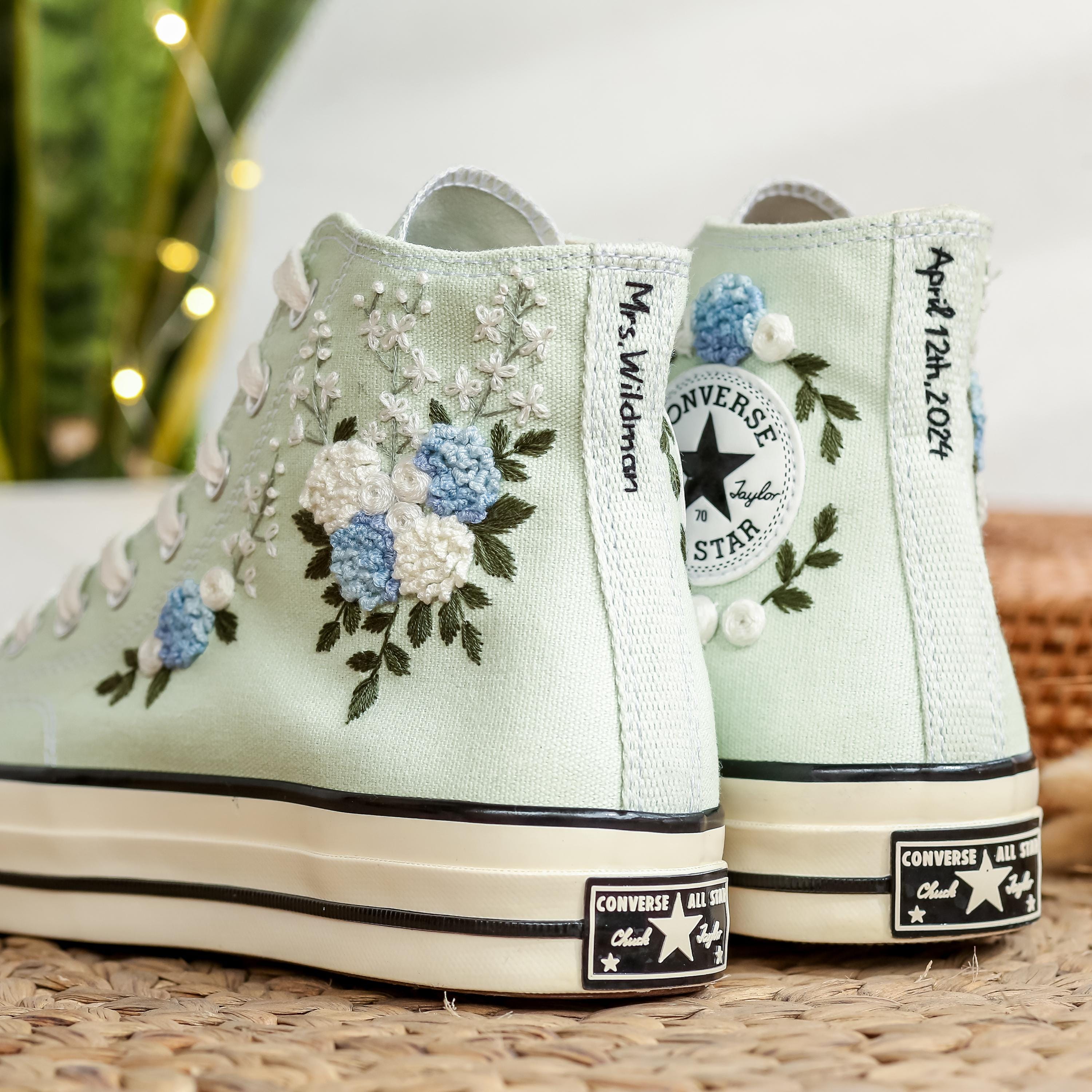 Converse Z Fredzlami Spodnie Jeansowe Z Dziurami Na Kolanach Oraz