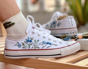 Wedding Converse/Embroidered Converse Chuck Taylor Low tops/Custom Low Converse Blue Wedding Flowers/Embroidered Sneakers Blue Chrysanthemum