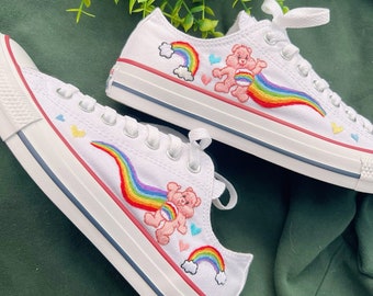 Broderade Converse/Anpassad björn och regnbåge, Anpassad LOW Blombroderi, Broderade svampar/Present till henne