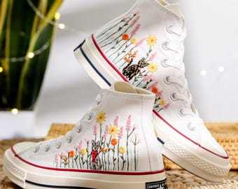 Bestickte Hello-Tops von High Tops, Stickerei Katze und Blume, Katze gestickte Schuhe, gesticktes Design, einzigartige Geschenke