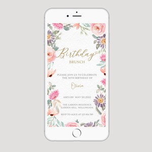 Op de afbeelding: Een digitale uitnodiging voor een verjaardagsbrunch met een bloemige rand. De uitnodiging luidt "Birthday Brunch" en bevat de datum, tijd, locatie en RSVP-informatie.