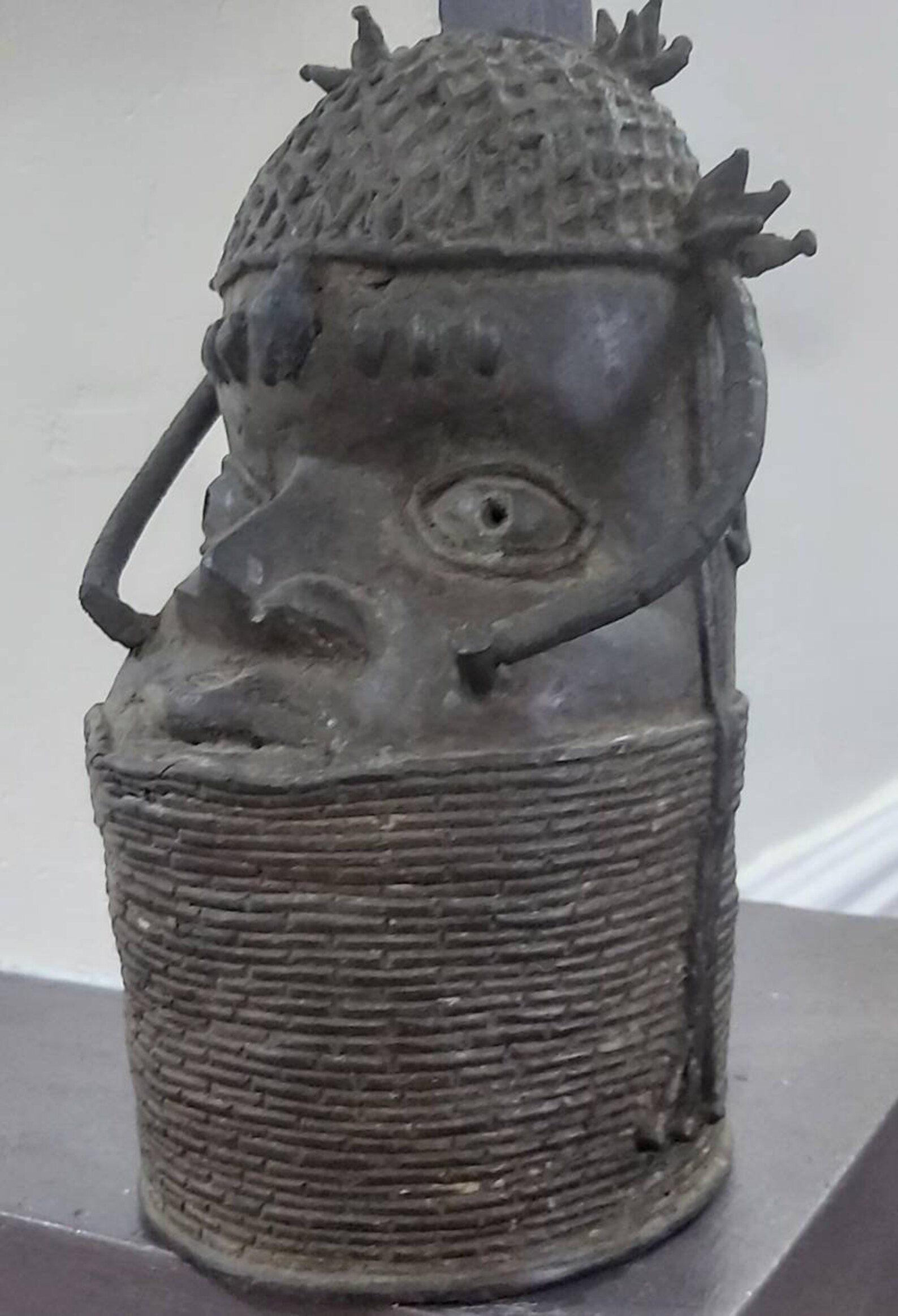 Bronze Statue of the head of the Oba Ewuakpe of Benin Kingdom Etsy