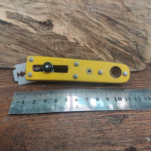 Handmade Chestnut Bread Lame: Retractable Blade Dough Scoring Tool