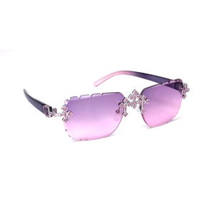Gafas de sol Purple Diamond Triple Cross ICED-OUT: tonos morados llamativos, puente plateado