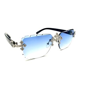 Gafas de sol plateadas Triple Cross ICED-OUT: tonos azules llamativos, puente plateado