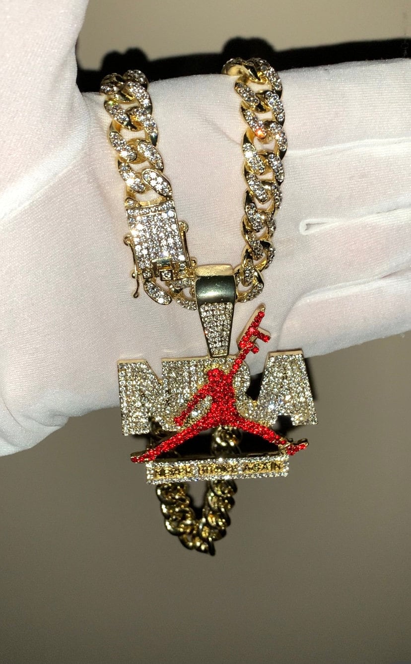 What gold chains did MJ wear? : r/nba