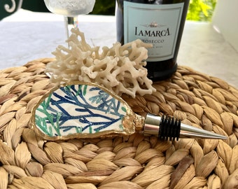 Oyster shell wine stopper, shell bottle stopper, coastal barware gift, beach shell bottle, beach wedding gift, oyster shell art,wine stopper