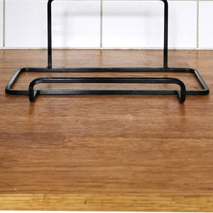 Decorative metal cookbook stand in multiple colours – stylish kitchen accessory or gift, also ideal for displaying art or photos