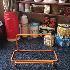 Decorative metal cookbook stand in multiple colours – stylish kitchen accessory or gift, also ideal for displaying art or photos
