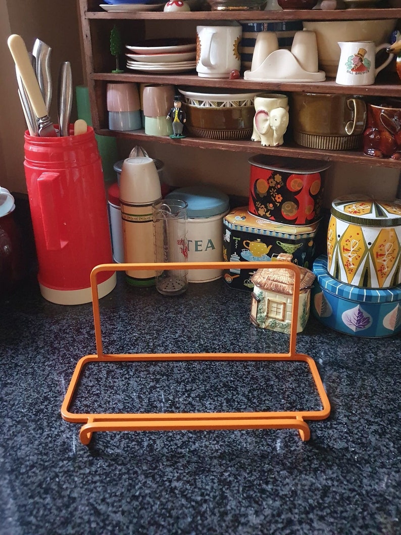 Decorative metal cookbook stand in multiple colours – stylish kitchen accessory or gift, also ideal for displaying art or photos
