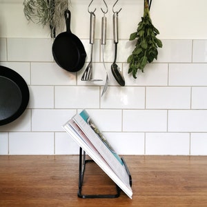 Decorative metal cookbook stand in multiple colours – stylish kitchen accessory or gift, also ideal for displaying art or photos