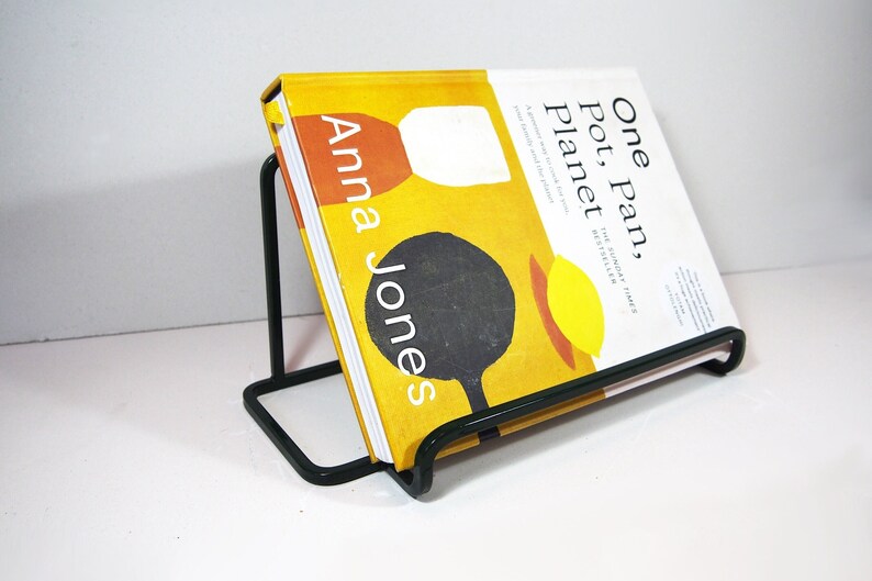Decorative metal cookbook stand in multiple colours – stylish kitchen accessory or gift, also ideal for displaying art or photos