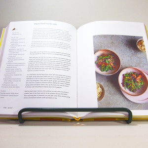 Decorative metal cookbook stand in multiple colours – stylish kitchen accessory or gift, also ideal for displaying art or photos