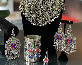 Ensemble de bijoux Kuchi : collier, boucles d'oreilles, bracelet manchette, tikka et bague