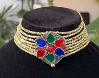 Hermoso collar de mosaico.