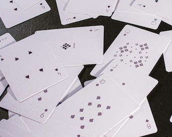 GOOD LIFE First Edition Cartas Premium con trajes personalizados: abetos, uvas, senderos y picos