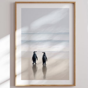 Pinguin Love: Romantisches Poster am Strand, Ozean-Hintergrunddruck, Pinguin-Paar Poster, Pinguin-Wohnkultur, romantische Pinguin-Kunst, druckbar