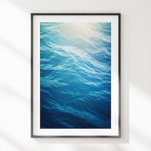 Ozeanwellen Poster, Sonnendurchflutete Gelassenheit Kunstdruck, druckbare Kunst, ruhige Gewässer Poster, Tanz zwischen Licht und Wasser, Sonnendurchflutete Gelassenheit Meereswellen
