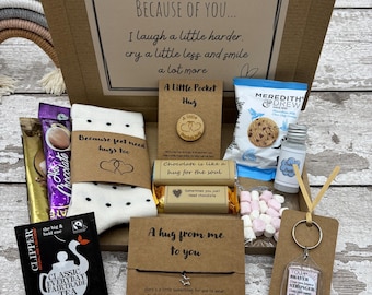 Cadeau câlin à cause de vous : chaussettes, bracelet fait main, porte-clés, poche câlin et friandises