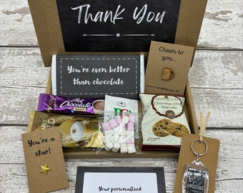 Coffret cadeau homme de remerciement : jeton souvenir en bois, insigne étoile, porte-clés fait main et friandises