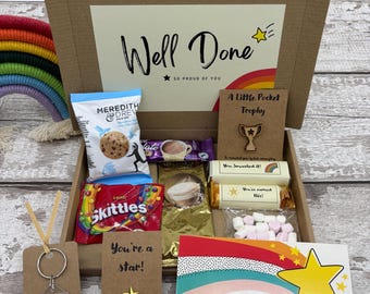 Coffret cadeau Bravo : trophée de poche, insigne représentant une étoile, carte postale, porte-clés fait main et friandises