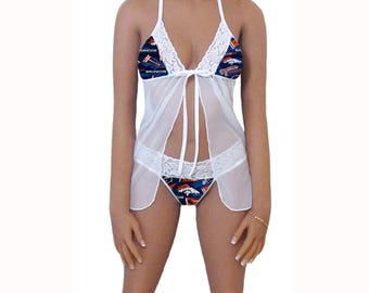 Conjunto de lencería Broncos: top babydoll de encaje blanco y braguita tipo tanga o tanga. Hecho a medida. Tallas XS a L.