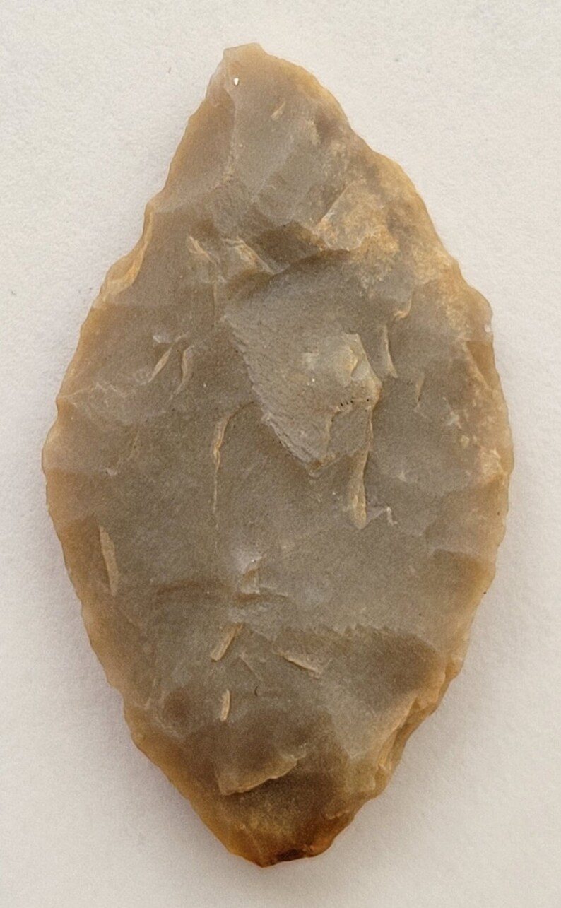 STONE AGE NEOLITHIC 8000-4000BCE Flint Arrowhead, length 33mm X Width ...