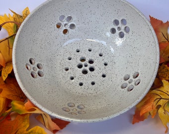 Bessenkom, keramische kom, vergietkom, fruitkom, aardewerkkom, serveerkom, Boho Bowl