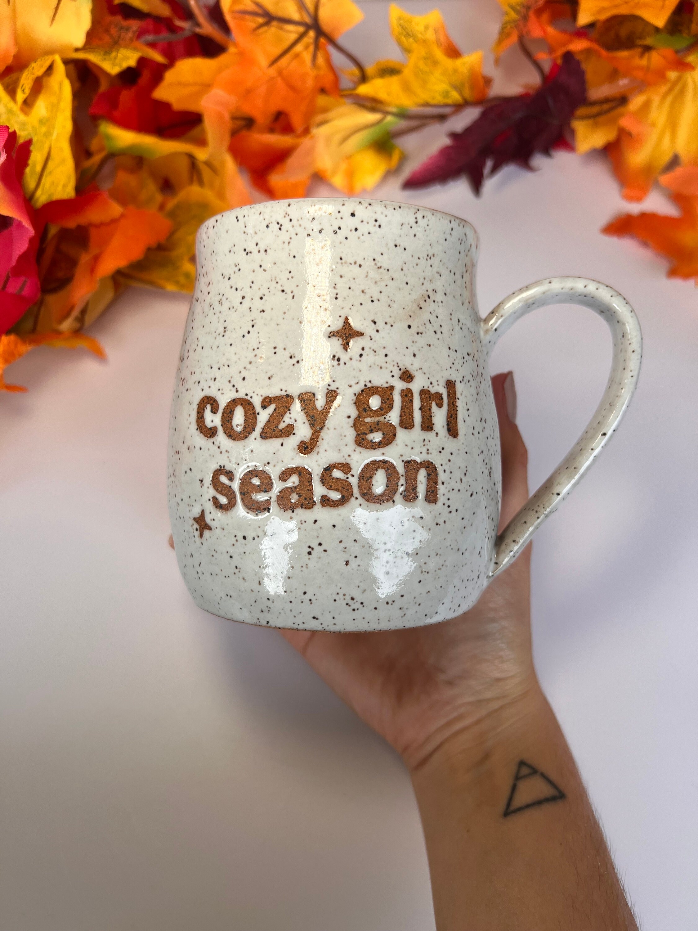 Taza de cerámica hecha a mano, taza minimalista, taza de café de otoño, taza de café, taza blanca, taza de cerámica, taza de otoño hecha a mano, taza con asa, taza de otoño