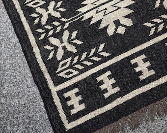 Handwoven Wool Jute Kilim Rug, Traditional Indian Geometric Dhurrie