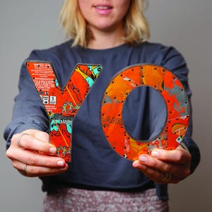 Letras de latas de refresco recicladas: hechas para ti