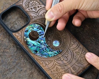 iPhone-Hülle aus Holz/ Samsung-Hülle/ Google Pixel 8a-Hülle, handgefertigtes Geschenk, Abalone- und Perlmutt-Inlay, personalisierte Hülle