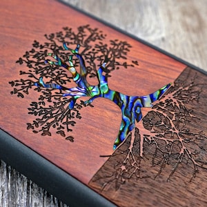 Custodia in legno fatta a mano con incisione ad albero per iPhone 15/14/13/12, Samsung S23/S22, Google Pixel 8/7 - Intarsi in abalone