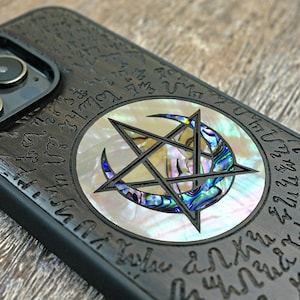 Coque de portable witchy, bois pour iPhone 16 Pro Max 15 Pro 14 13 12 11, Samsung S24 S23 S22 S21 Ultra, Pixel 9 Pro XL 8a 7 6, incrustations de nacre