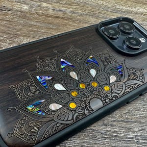 Arte del fiore di loto, custodia in legno fatta a mano, per iPhone 14 13 12 Mini Pro Max, Samsung S23 / S21 / S22, Google pixel 8a / 8Pro