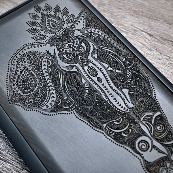 Capa para iPhone em madeira com estampa de elefante mandala: design gravado a laser