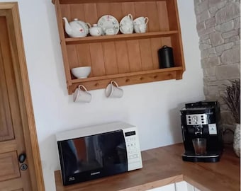 s123a Solid oak traditional wall mounted cabinet with mug pegs