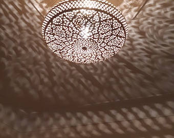 lampe marocaine, lumière en laiton, décor marocain, fait main.