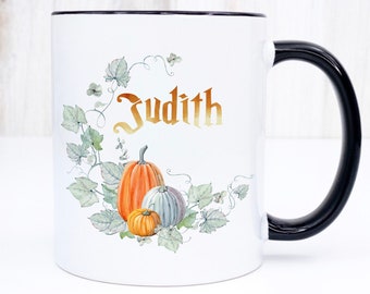 Halloween mug with customizable name and pumpkin illustration. Add a name of your choice to create a unique personalized Halloween gift.